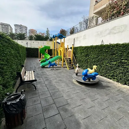 Tow Bed And Living With Pool And Gym * Eskiomerler